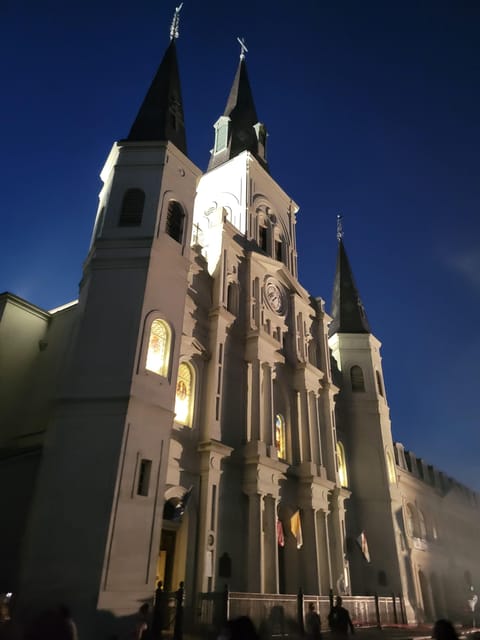French Quarter: Haunted Hollywood Ghost Tour in New Orleans - A sensible break around the midpoint