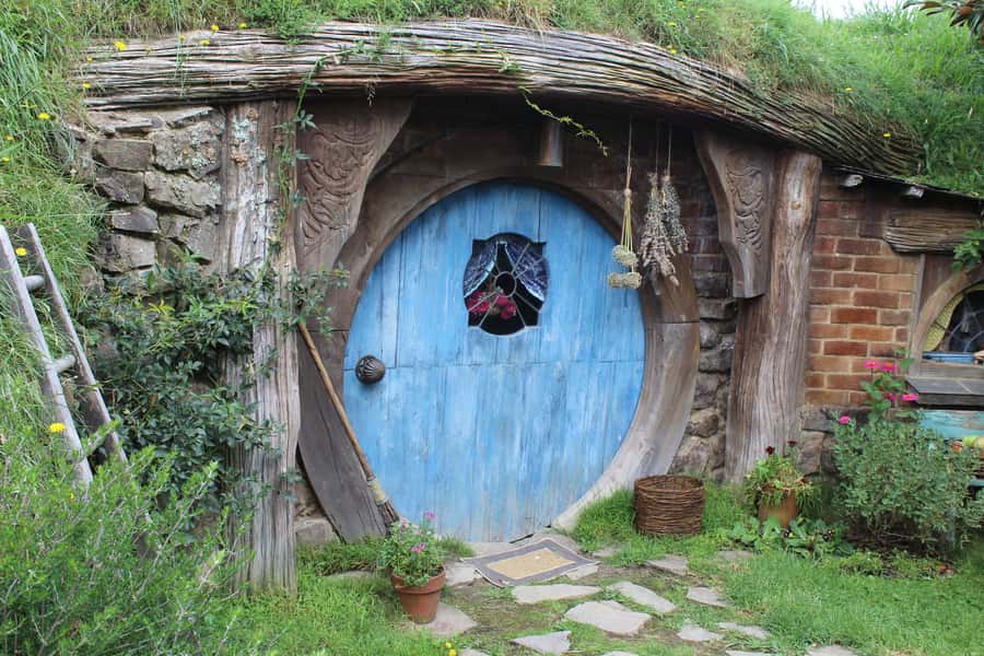 From Auckland: Hobbiton Afternoon Tour - A Green Dragon stop with a drink included