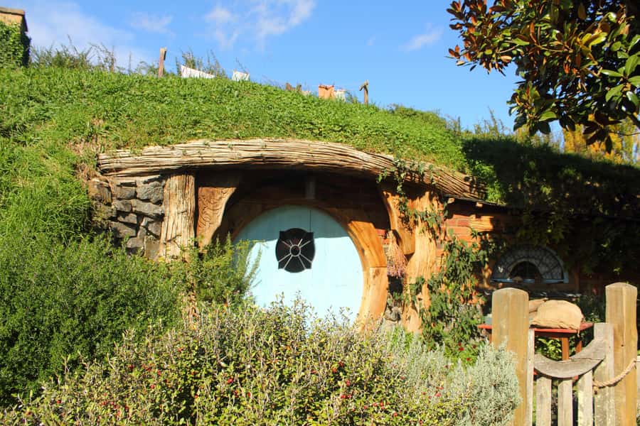 From Auckland: Hobbiton Movie Set Private Tour (Flexible) - Walking through Bag End and the hobbit holes