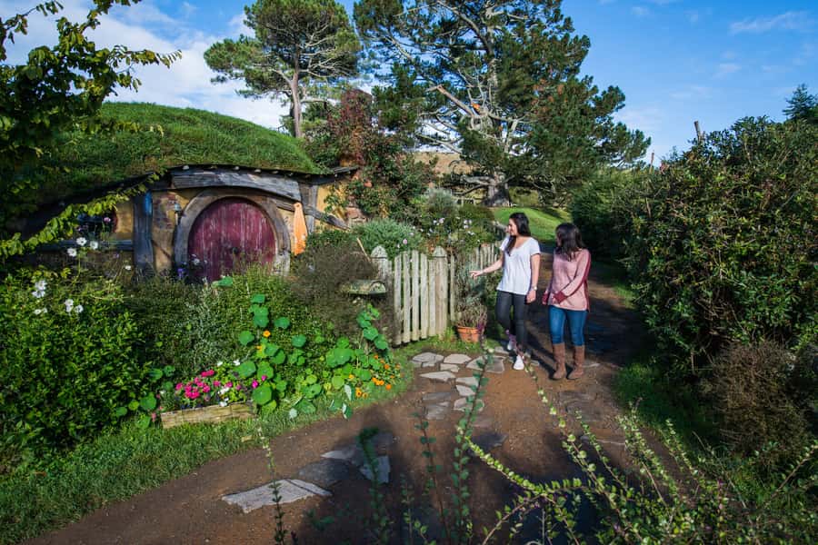 From Auckland: Hobbiton Movie Set Trip with Guided Tour - What $197 buys you