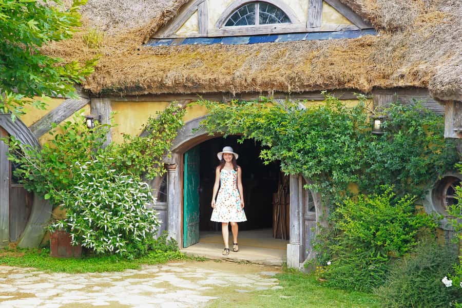 From Auckland: Hobbiton & Rotorua Tour with Lunch at Te Puia - Hobbiton’s round doors and carefully made details