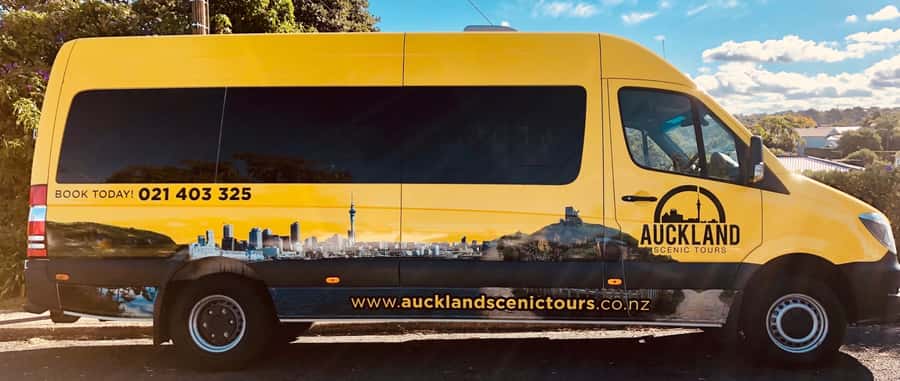 From Auckland: Hobbiton & Waitomo Caves Day Trip with Lunch - Lunch in Waitomo