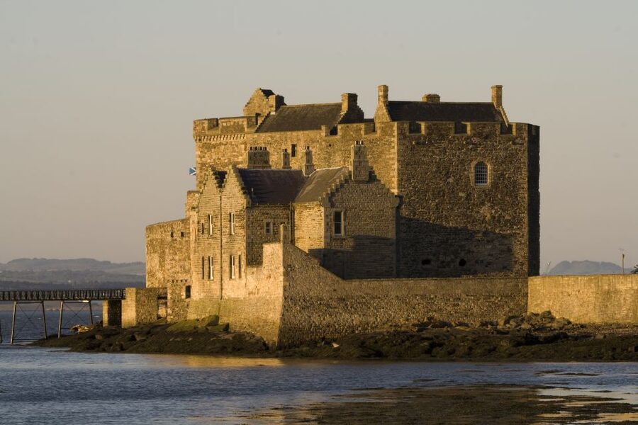 From Edinburgh: Outlander Full-Day Tour in Spanish - Midhope Castle, the real Lallybroch