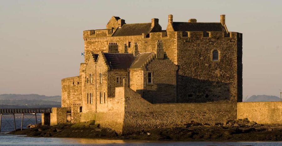 From Edinburgh: Outlander Full-Day Tour in Spanish - Culross, the prettiest village stop