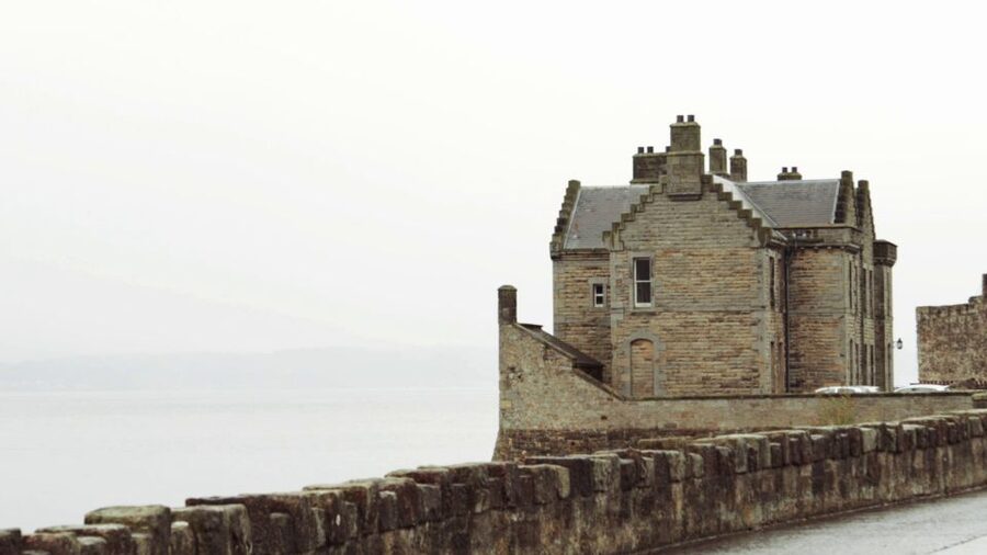 From Edinburgh: Outlander Full-Day Tour in Spanish - Falkland and the final Outlander scenes