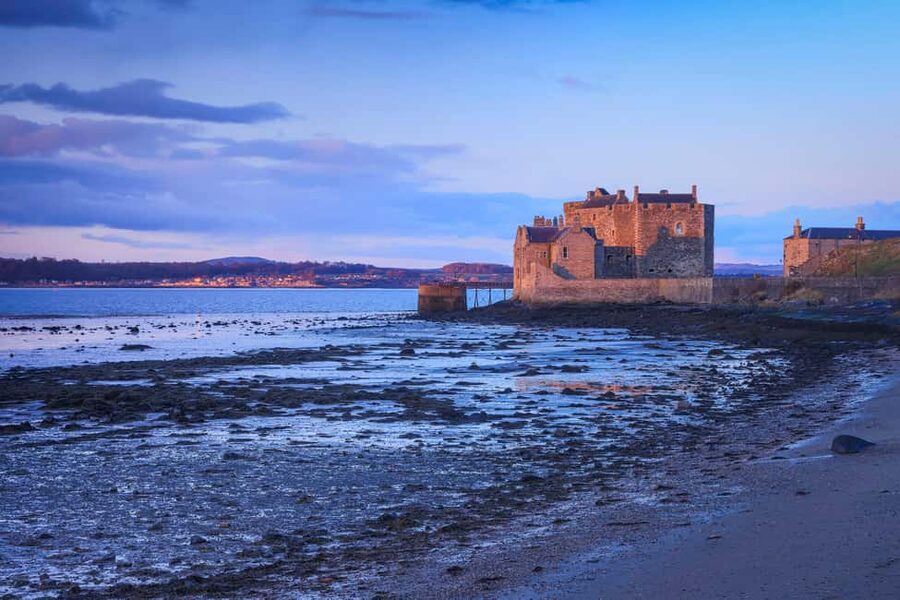 From Edinburgh: Private Outlander location tour - A private route through Outlander country