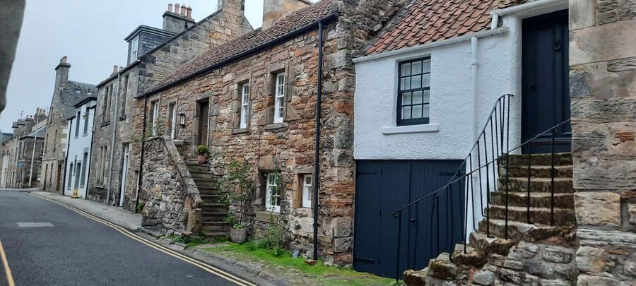 From Edinburgh: Private Outlander location tour - Midhope Castle and Lallybroch