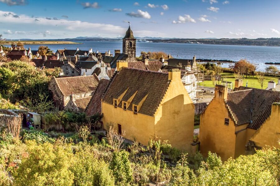 From Edinburgh: The Outlander Experience Guided Tour - Linlithgow Palace: a darker Outlander setting