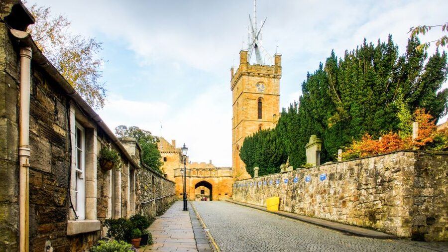 From Edinburgh: The Outlander Experience Guided Tour - What the guide adds to the long day