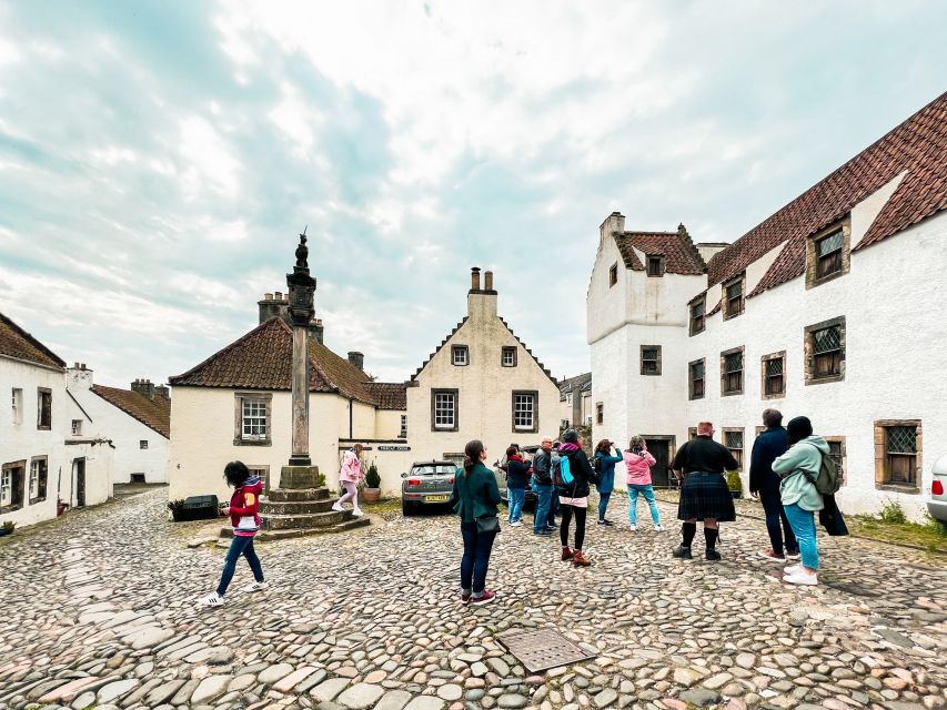 From Edinburgh: The Outlander Experience Guided Tour - Meeting the coach in central Edinburgh
