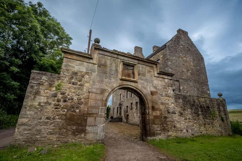 From Glasgow: Outlander Castles and The Scottish Countryside - Culross and the small-town world of Cranesmuir