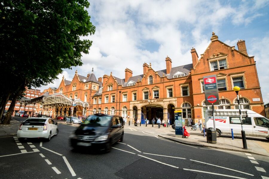 From London: Oxford by Rail & Harry Potter Insights Tour - The 82-minute train from London Marylebone
