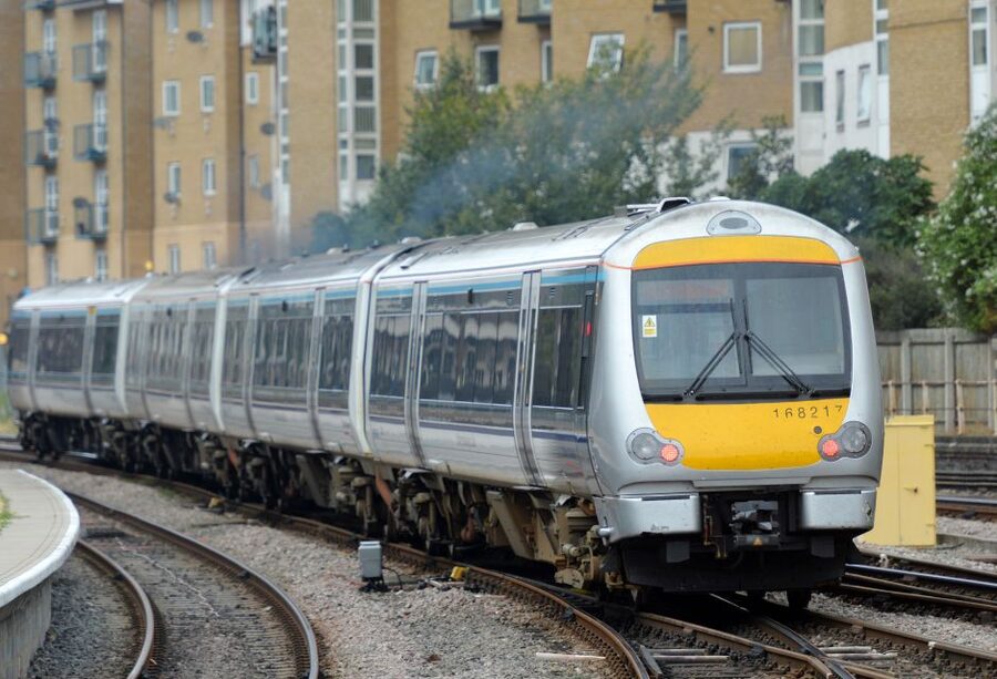From London: Oxford by Rail & Harry Potter Insights Tour - The optional Bicester Village stop