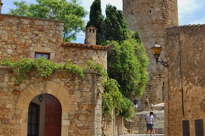 Game of Thrones: Medieval Girona Private Tour with Hotel pick-up - The Jewish Quarter and Game of Thrones streets