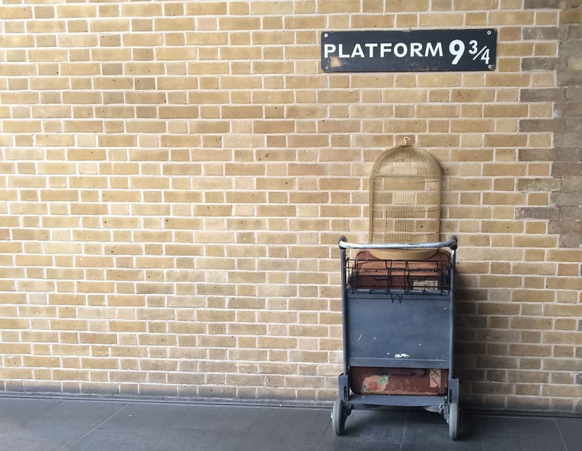 Harry Potter Private Tour of London in Spanish - Kings Cross and the Platform 9¾ photo