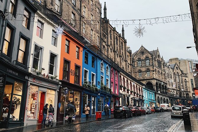 Harry Potter Tour & Edinburgh Castle Visit - Old Town streets and famous landmarks