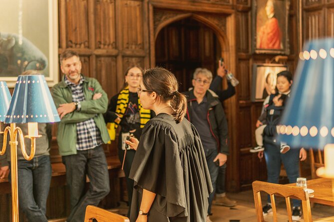 Harry Potter Walking Tour of Oxford Including New College - Radcliffe Camera from the outside