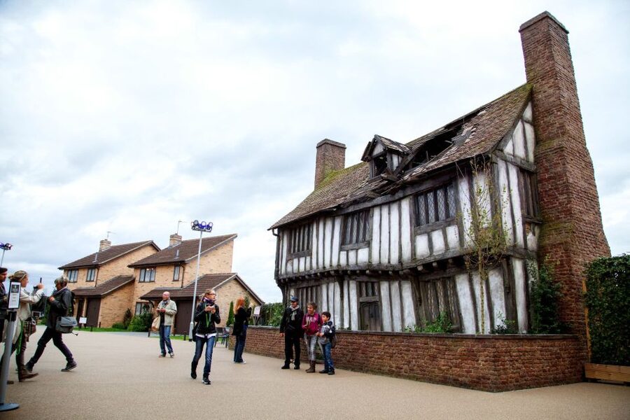 Harry Potter: Warner Bros. Studio Tour from King's Cross - Butterbeer, food, and the gift shop