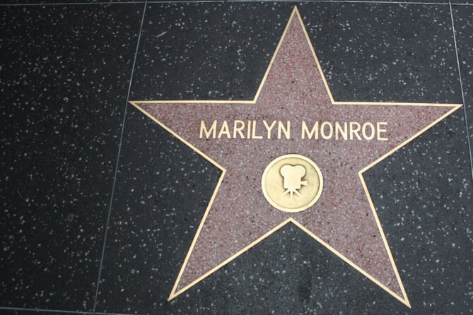 Historic Hollywood Boulevard and Movie Palaces Walking Tour - Reading the Hollywood Sign story