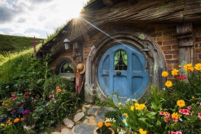 Hobbiton and Waitomo Caves Arrive in Comfort and Style - Key points at a glance