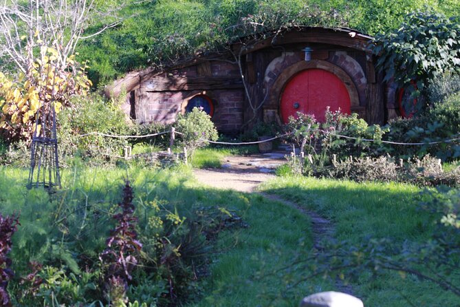 Hobbiton and Waitomo Caves from Auckland - Smaller Group - Who will enjoy this tour most