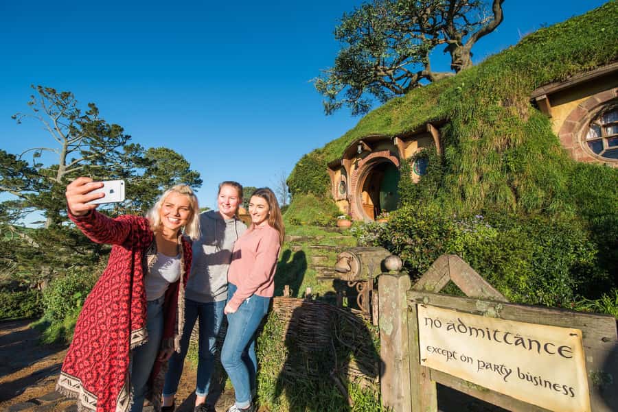 Hobbiton Movie Set: Guided Tour Ticket - The Mill, water, and the Green Dragon Inn