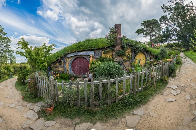 Hobbiton Movie Set Small Group Fully Guided Day Tour from Auckland - Why nonfans can still enjoy Hobbiton