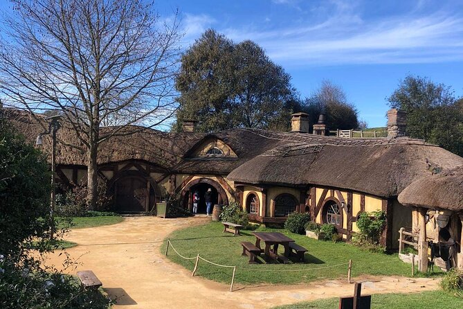 Hobbiton movie set tour and a lot more beautiful NZ sights - What the guides add to the experience