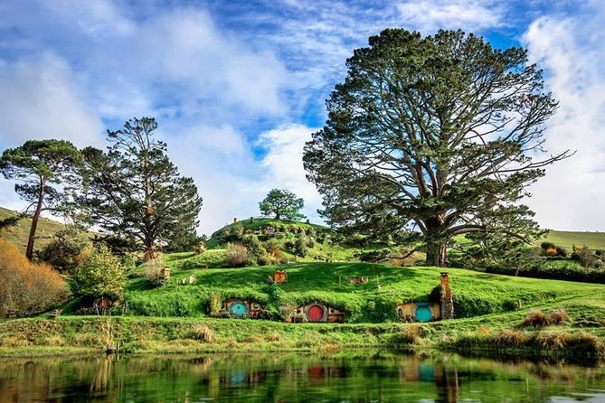 Hobbiton Movie set & Waitomo Caves Small Group Tour From Auckland - Hobbiton: movie magic with a real sense of place