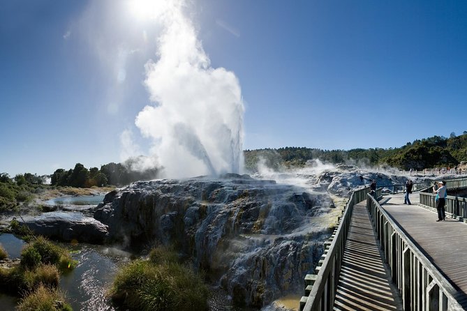 Hobbiton & Waitomo Caves Exclusive Luxury Day Tour From Auckland - Leaving Auckland at 7am for the Waikato