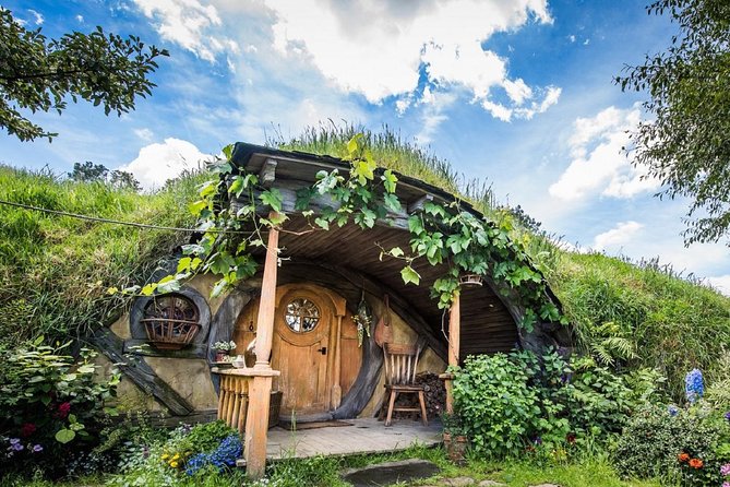 Hobbiton & Waitomo Caves Guided Day Trip from Auckland incl lunch - How the timing feels in real life