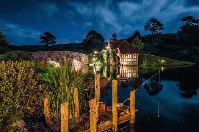 Hobbiton & Waitomo Caves Guided Day Trip from Auckland incl lunch - Who gets the best value from this tour