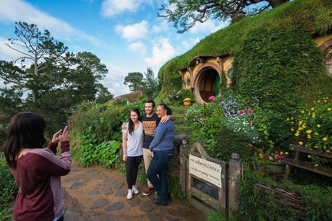 Hobbiton & Waitomo Caves Small-Group Tour W Lunch from Auckland - Leaving Auckland at 6:00 am