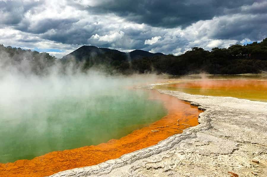 Hobbiton, Waitomo, Rotorua & Taupo 2-Day Tour from Auckland - Why this two-day route works