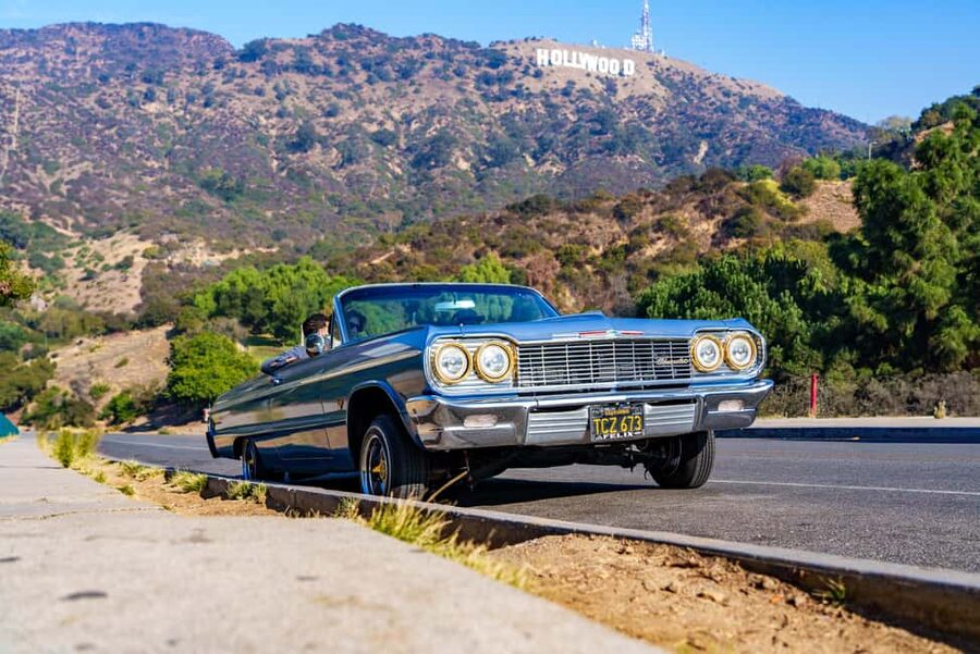 Hollywood: Oscars Tour in a 1964 Impala Lowrider - Meeting the guide at Beverly Gardens