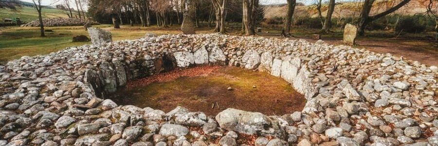 Inverness: Outlander Tour with Whisky Tasting - Starting at the Clootie Well