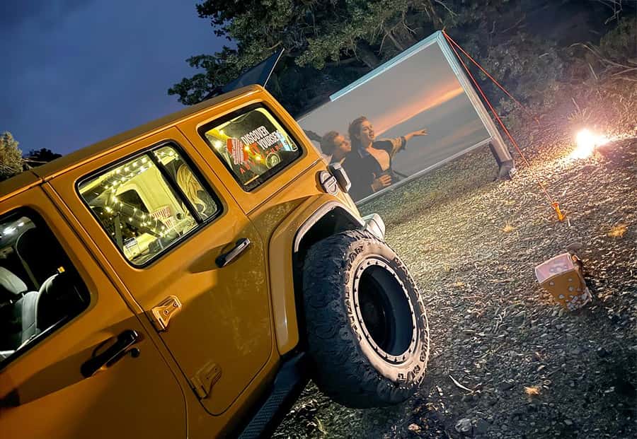 Las Vegas: Couple's Movie Night in the Mountains - A private Jeep cinema under the night sky