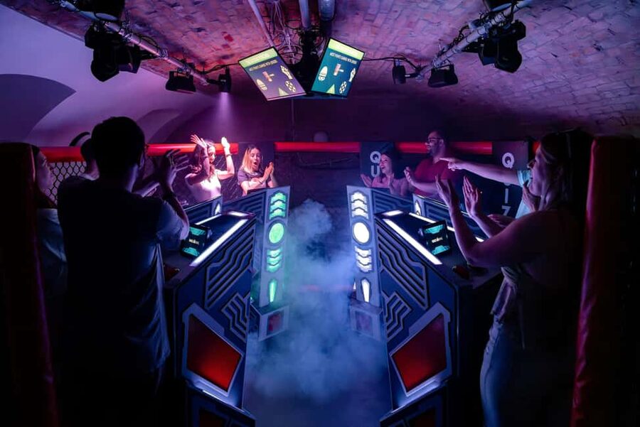 Leonoria Quizboxing- TV show-style team event in Budapest - Choosing the right topics for your group