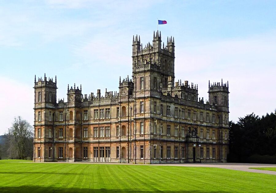 London: Downton Abbey Countryside Black Taxi VIP Tour - Arriving at Highclere Castle after lunch