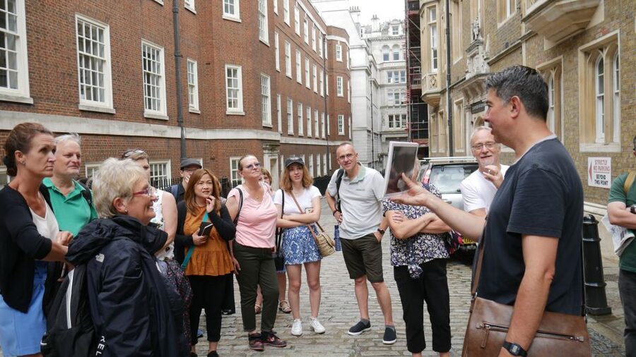 London: Downton Abbey Guided Walking Tour - Anna and Bates on a tense London trail