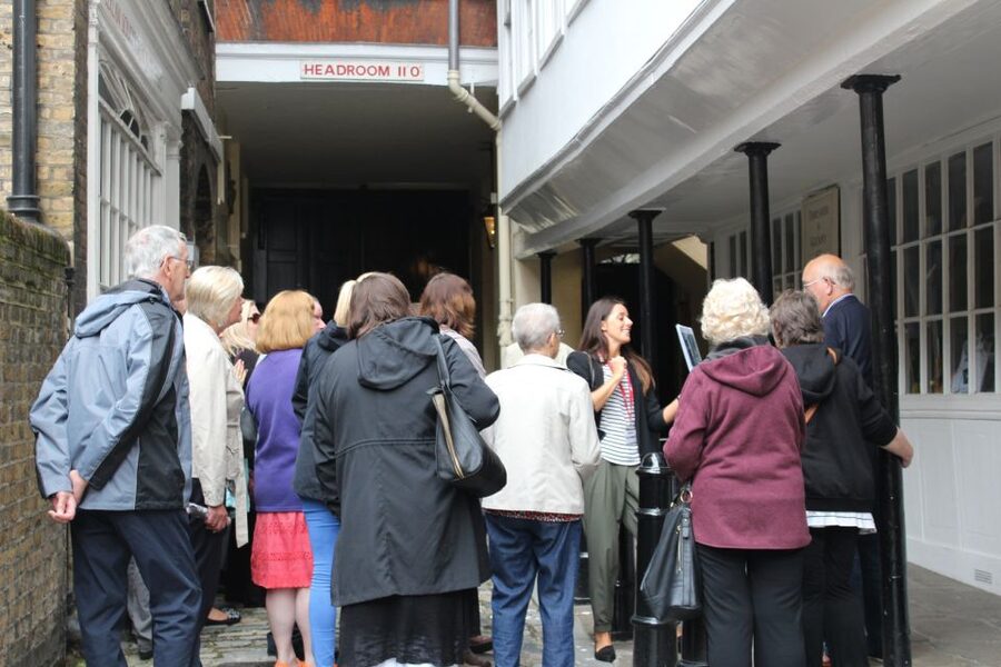 London: Downton Abbey Guided Walking Tour - Edith, Gregson, and the London restaurant