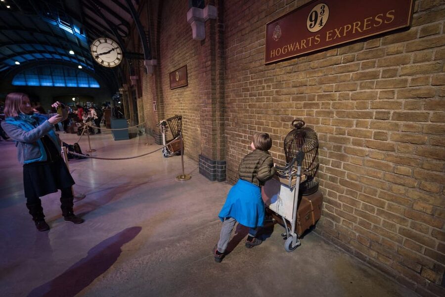 London: Family Harry Potter Movie Locations Tour (Private) - Borough Market and the route toward the bridges