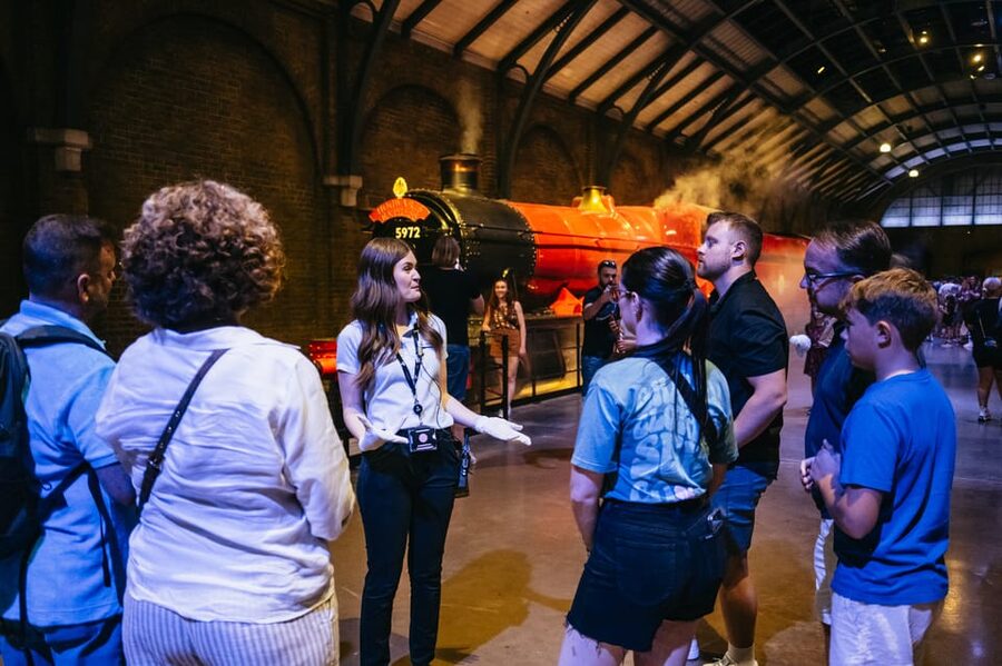 London: Fully-Guided Making of Harry Potter Tour - Diagon Alley, from Ollivanders to Gringotts