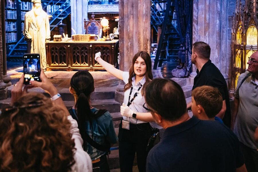 London: Fully-Guided Making of Harry Potter Tour - Meeting near Euston and taking the train north