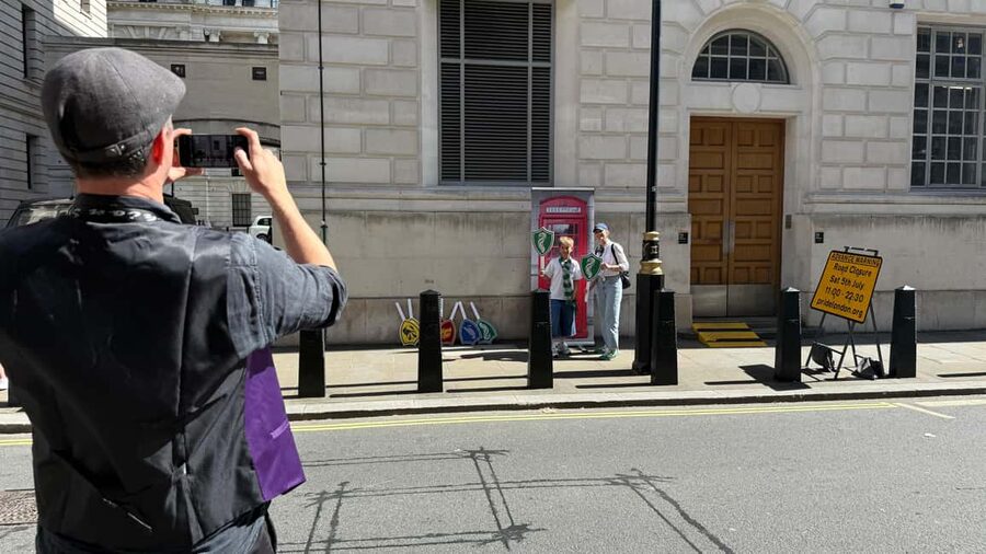 London: Guided Harry Potter Bus Tour of Locations - Following Harry and Hagrid to the Leaky Cauldron