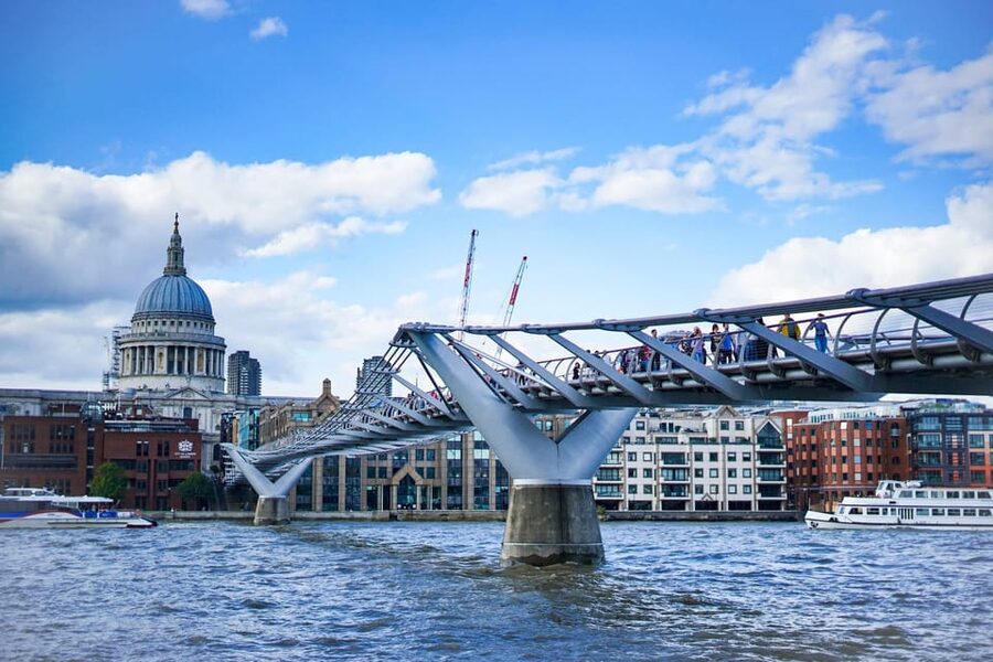 London: Guided Thames Cruise and Harry Potter Walking Tour - Palace Theatre and House of Spells