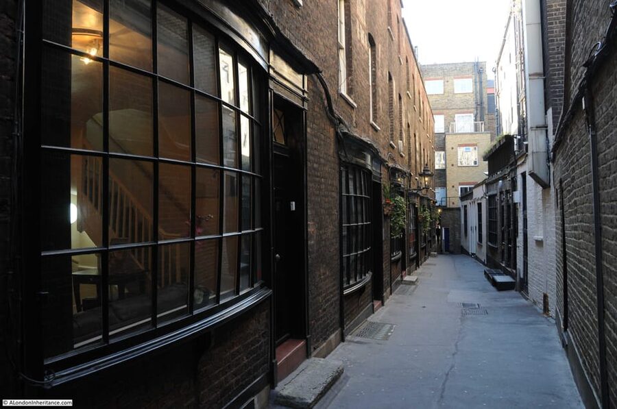 London: Guided Thames Cruise and Harry Potter Walking Tour - Leicester Square links Potter with London cinema