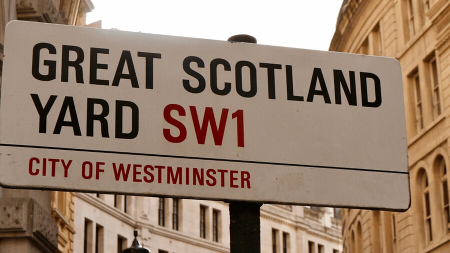 London: Harry Potter Movie Location Tour with an APP - Cecil Court and the real-life Diagon Alley feeling