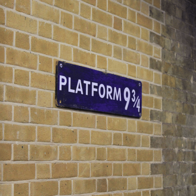 London: Harry Potter Movie Location Tour with an APP - Platform 9¾ at King’s Cross