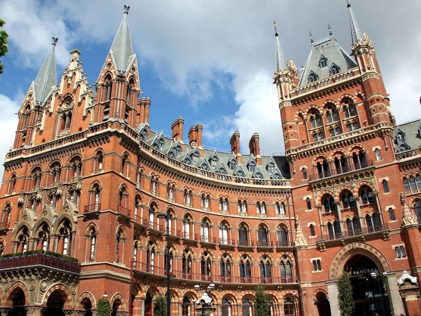 London: Harry Potter Tour and London Bridge Tombs Experience - Leicester Square, Westminster, and the city between the films